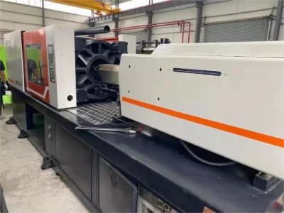 Kleine vertikale Spritzgießmaschinen PLC Chenhsong 128 Tonnen Fanuc-Spritzgießmaschine